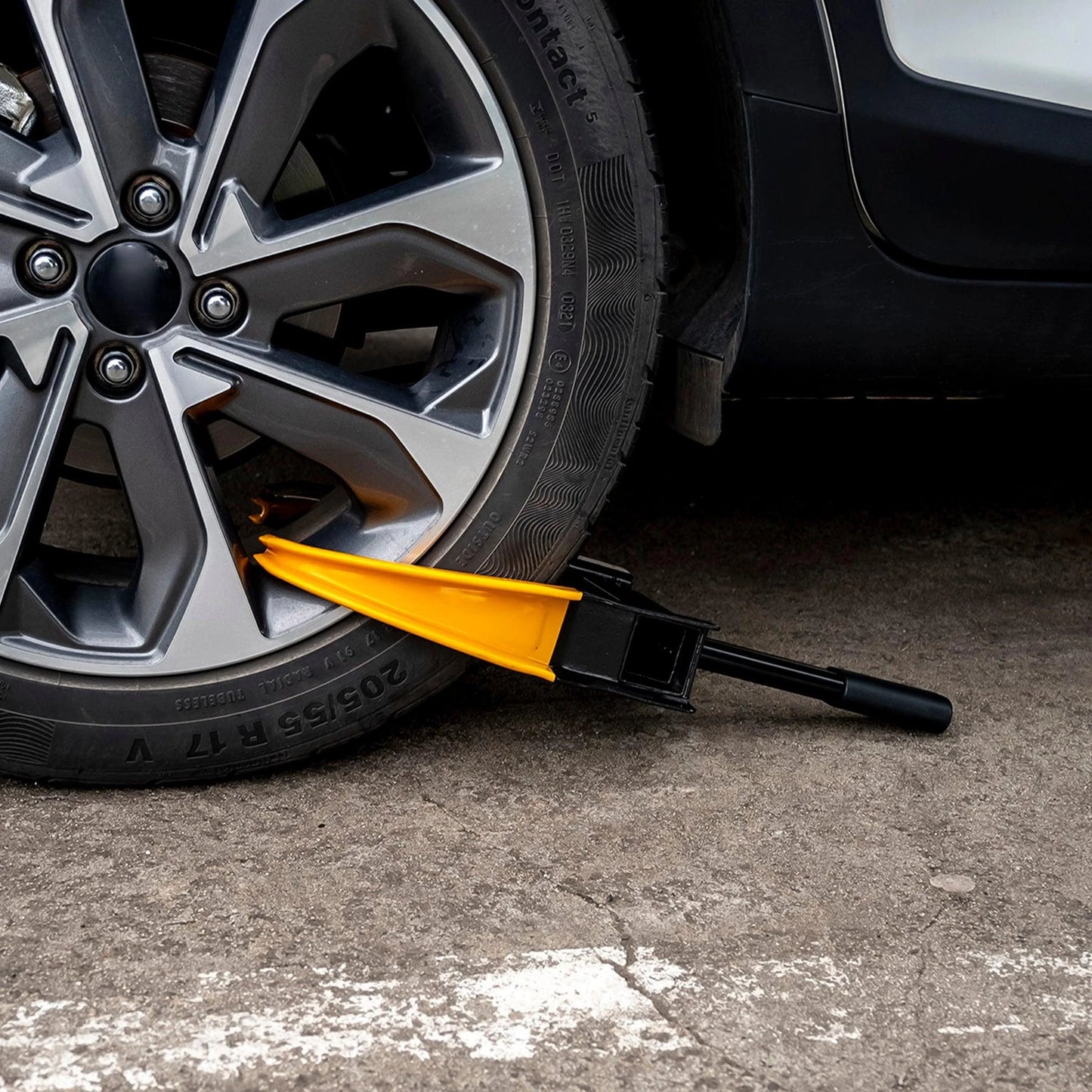 Deluxe Wheel Clamp