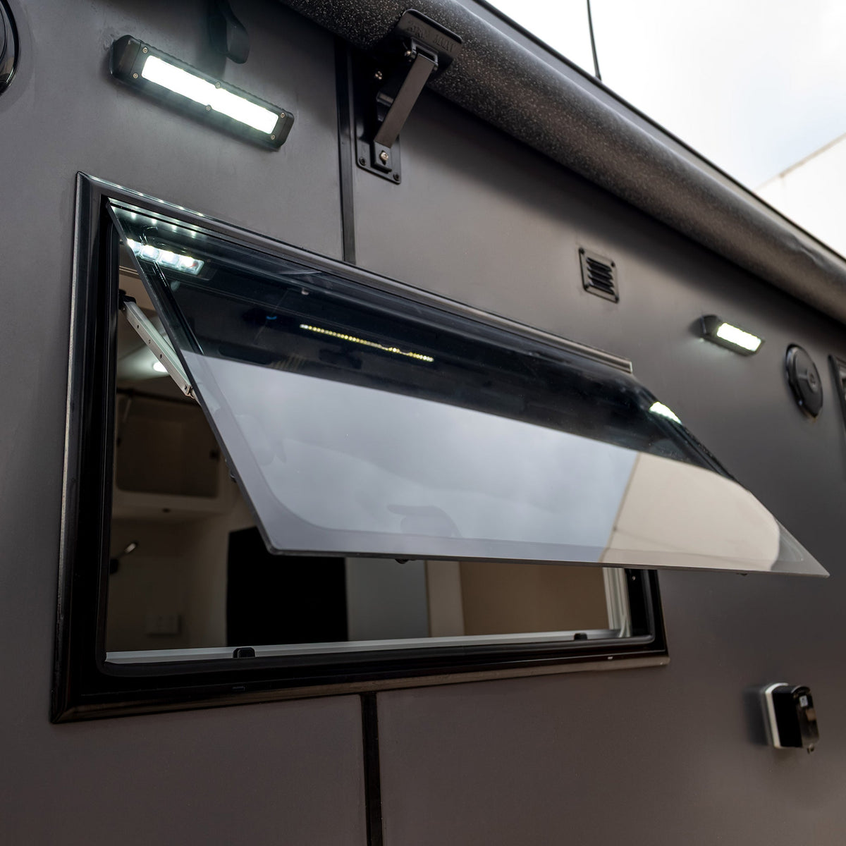 AT Square Window & Blind