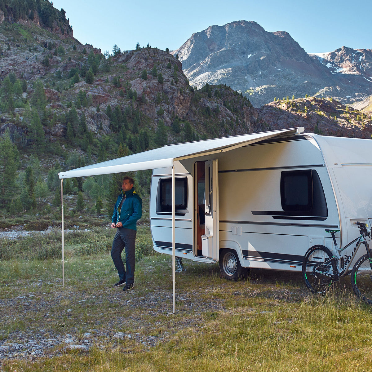 Thule 6300 Electric Awning