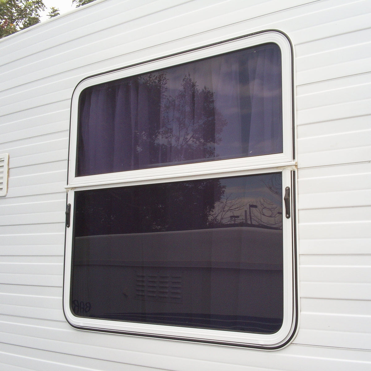 Single Hopper Wind-Out Window - 4 Radius